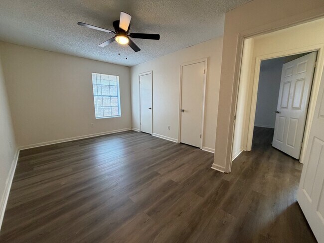Building Photo - 501 Sweetbriar St