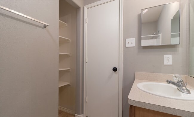 Building Photo - 9331 Norwood Trails Dr