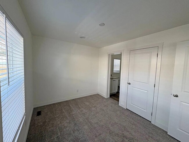 Building Photo - 1700 S State St