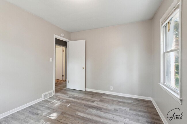 Building Photo - $1300 3 bedroom bungalow