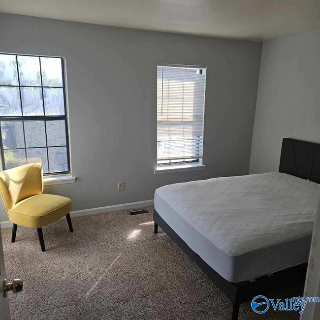 Building Photo - 2006 Reaches Pl SW