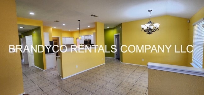 Building Photo - 4509 Twin Oaks Cir