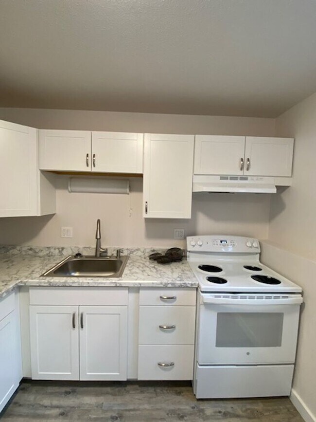 Building Photo - 632