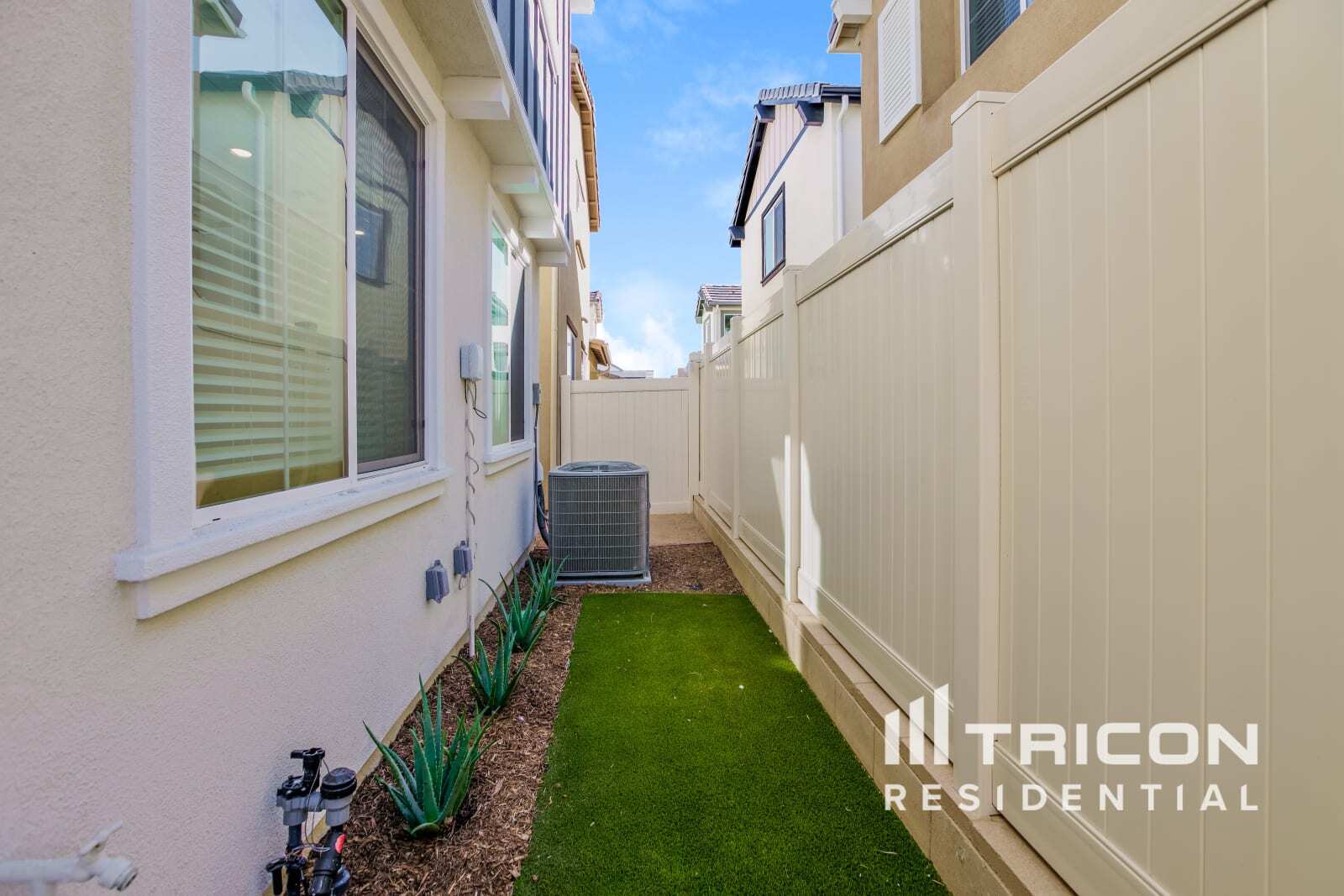 Building Photo - 31556 Hans Dr