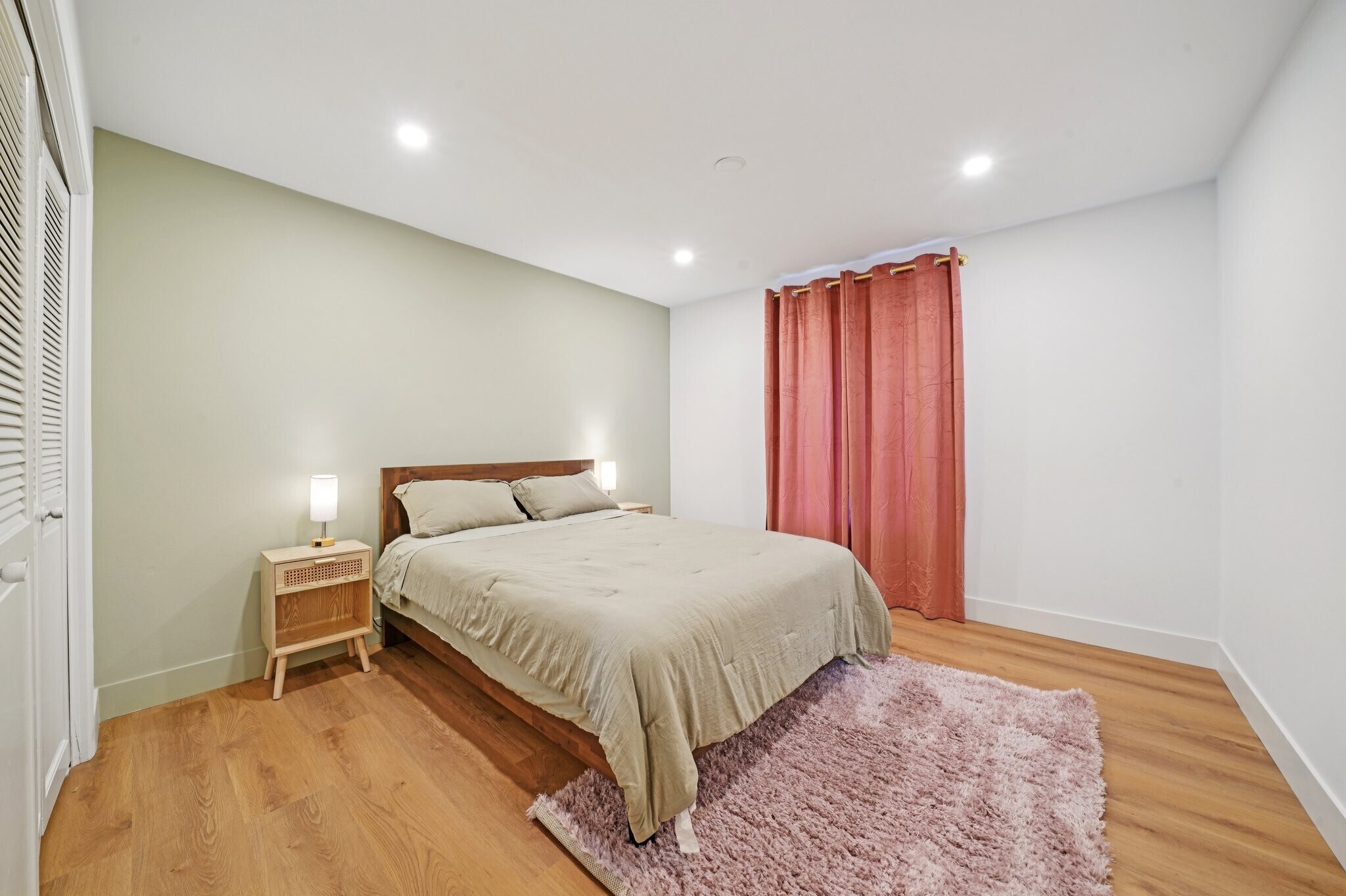 Building Photo - 1500 Country Club Dr