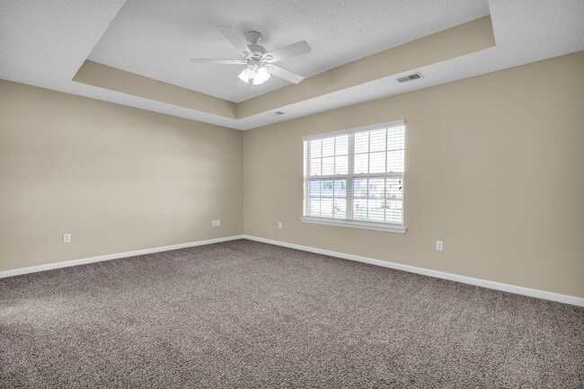 Building Photo - Charming 3-Bed Townhome in Prime Richmond Hill Location!