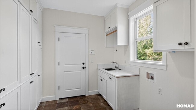 Building Photo - 3120 Hayden Bridge Rd