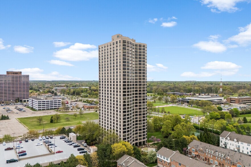 Building Photo - 5000 Town Ctr
