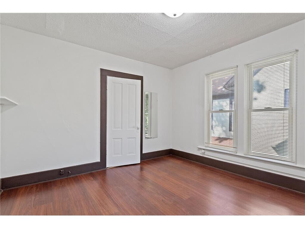 Building Photo - 525 8th Ave SE