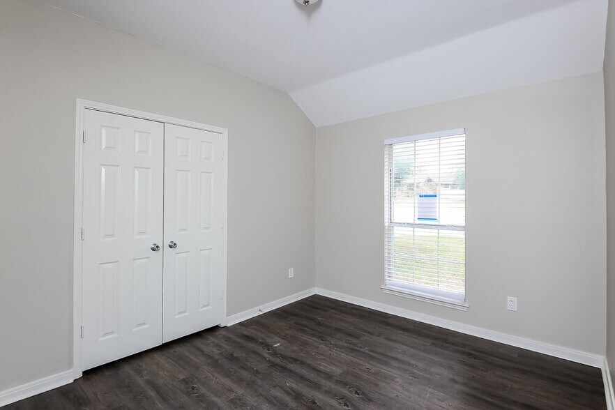 Building Photo - 611 Inglewood Ct