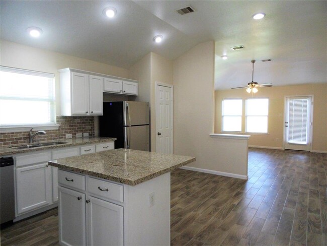 Building Photo - 2115 Summit Meadow Dr