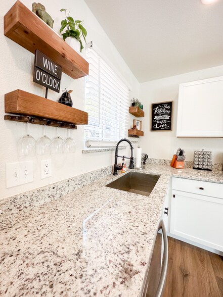 Building Photo - 303 Watt St