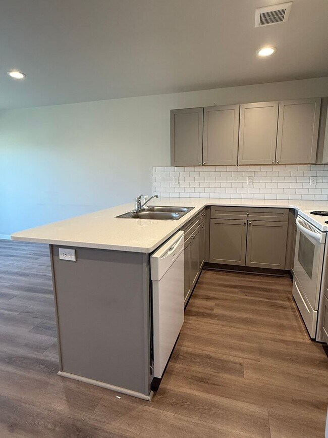 Building Photo - 5305 Smitten Street #2