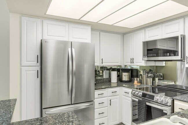 Building Photo - 1264 Bellevue Way NE