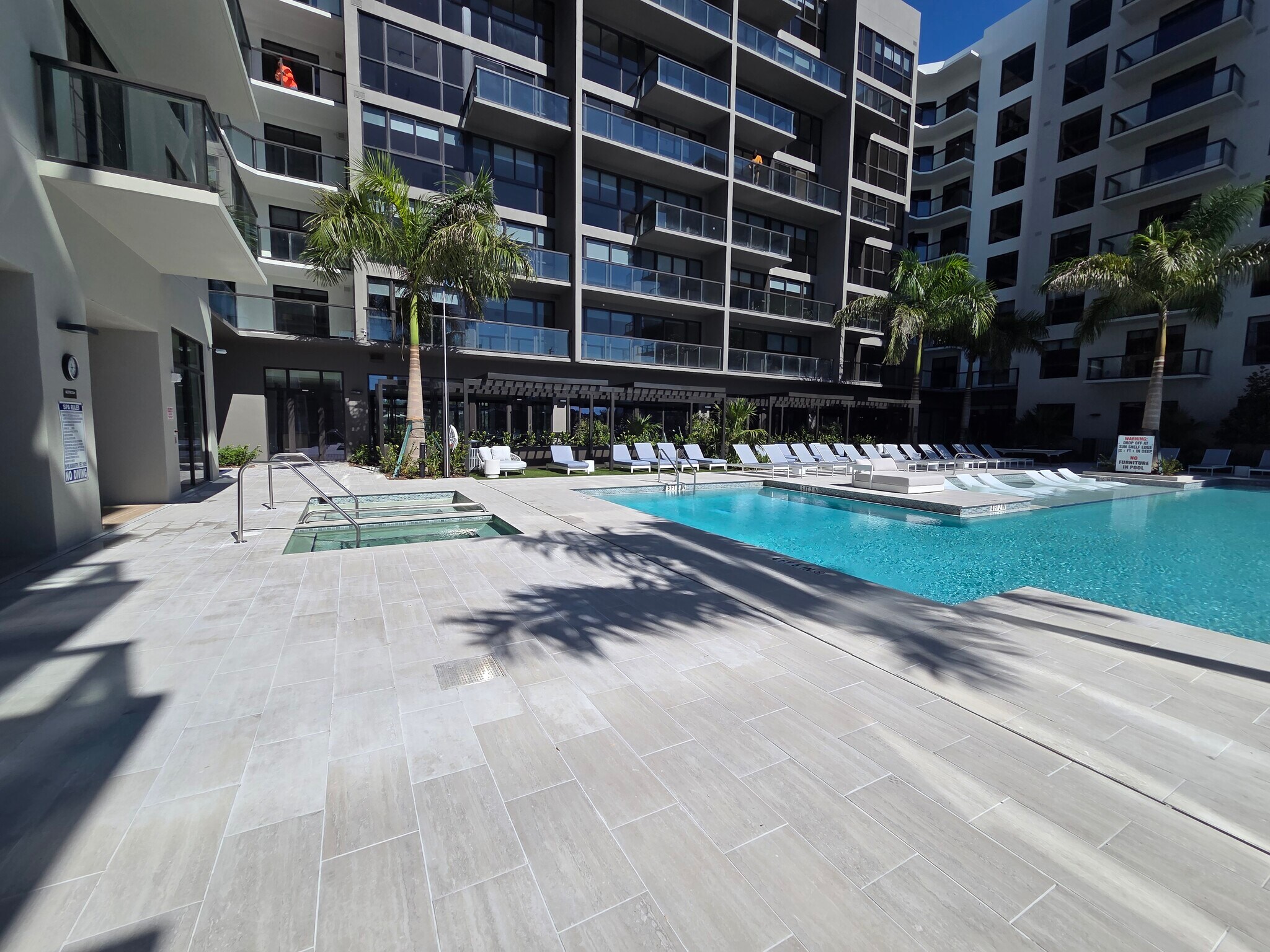 Building Photo - 1640 NE 125th St