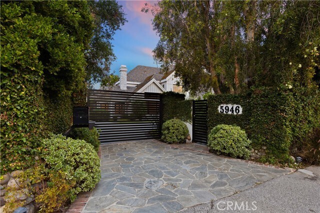 Building Photo - 5946 Woodlake Ave