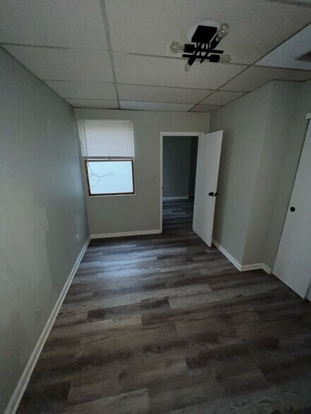 Building Photo - 308 Maple Ave