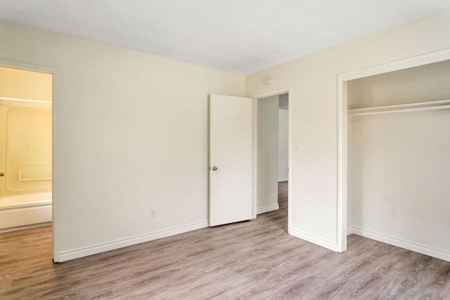 Building Photo - 855 Emerald St