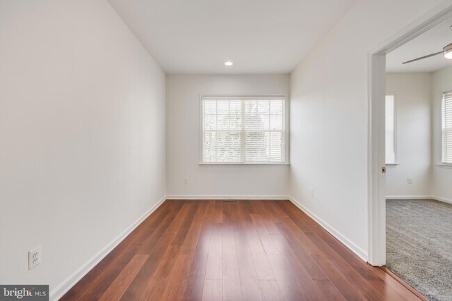 Building Photo - 5214 Lynns Retreat Dr