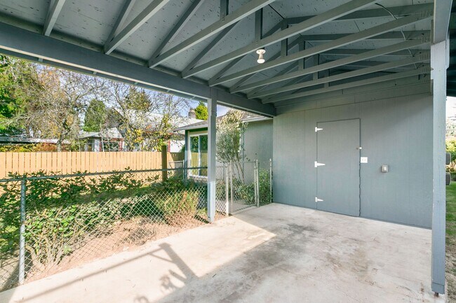 Building Photo - 3Bd/1Ba Seattle House