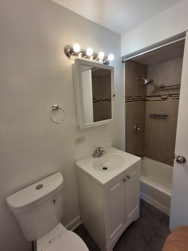 Building Photo - 2127 S 15th Ave
