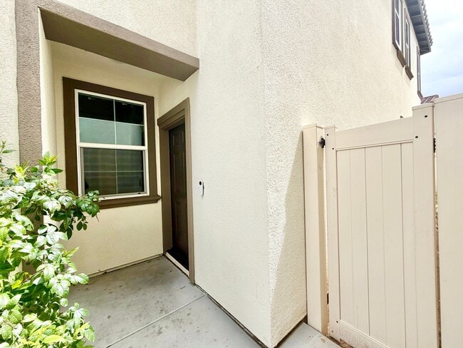 Building Photo - Iris Park Gem | 4 Bedrooms, Loft, and Modern Upgrades Throughout