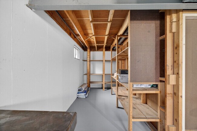 Building Photo - 1545 Reale Ave