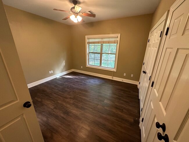 Building Photo - 1411 Caney Ln