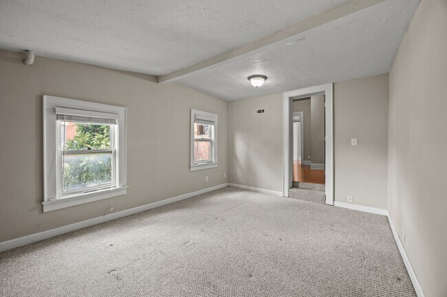 Building Photo - 57 Smith Pl