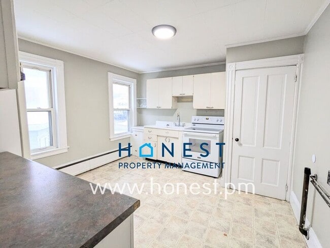 Building Photo - 34 Gage St