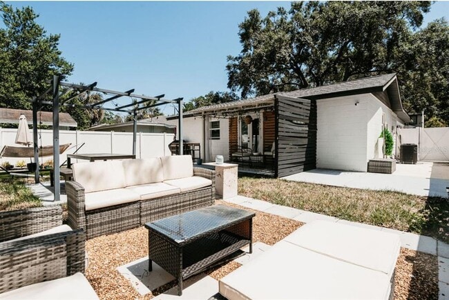 Building Photo - 3229 W Fielder St