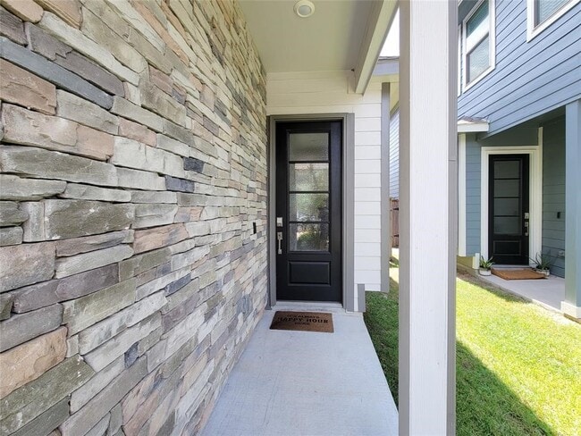 Building Photo - 4743 Glen Isle Dr