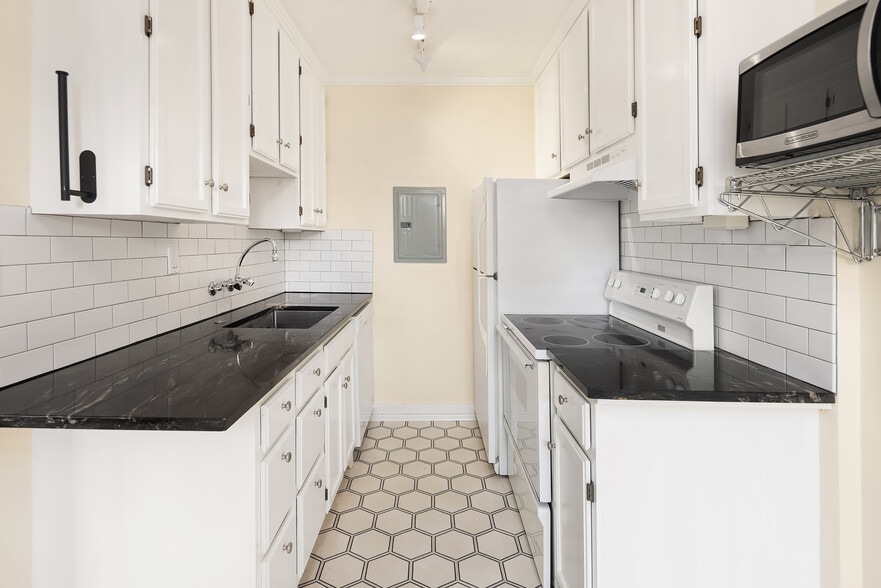 Building Photo - 1631 16th Ave