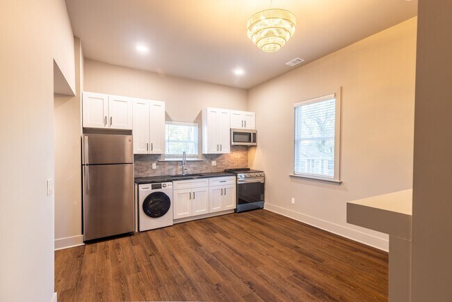 Building Photo - $300 OFF March Rent! Stylish Upstairs 1BR in Historic District