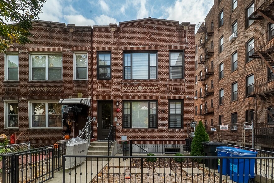 Primary Photo - 3279 33rd St