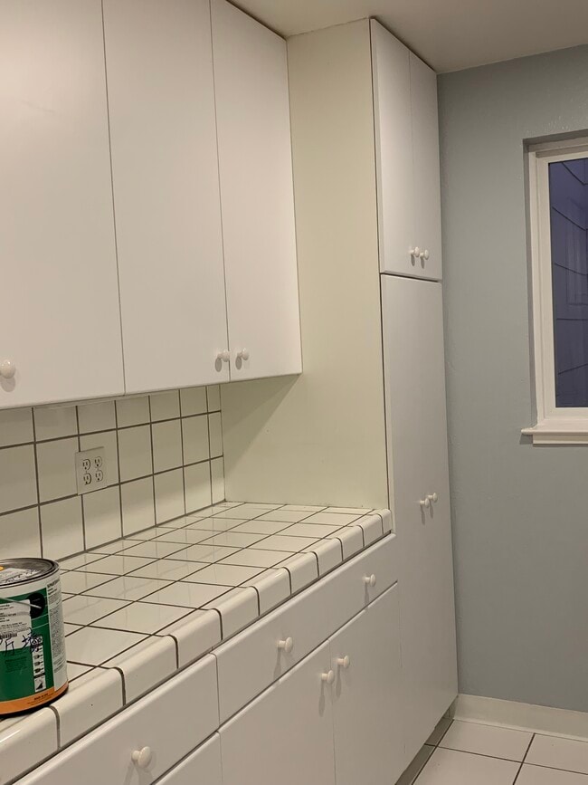 Building Photo - 120 Burrows St