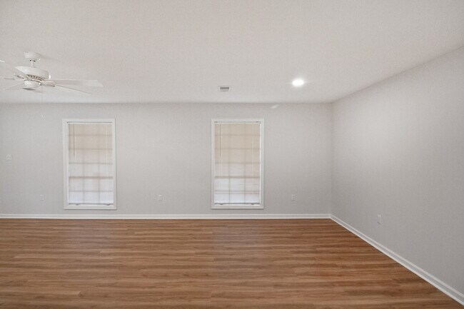 Building Photo - 1027 Tanglewood Dr