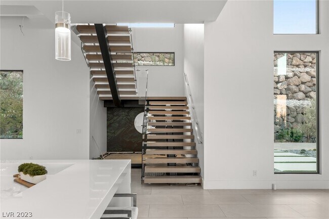 Building Photo - 1 Sanctuary Peak Ct