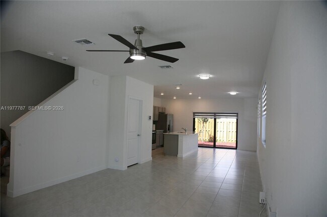 Building Photo - 371 NE 16th St