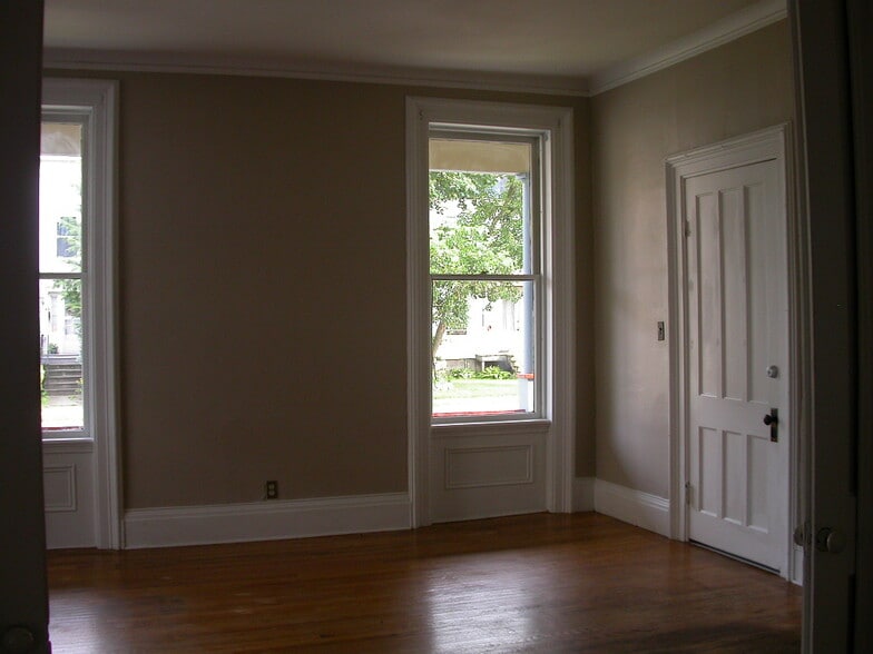 Building Photo - 110 Stone St