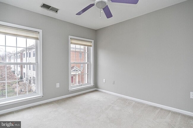 Building Photo - 4654 Hummingbird Ln