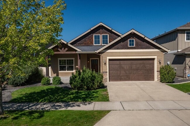 Primary Photo - 6683 N Madellaine Dr