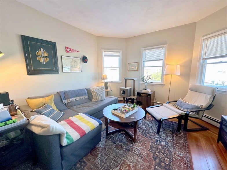 Building Photo - 714 Broadway