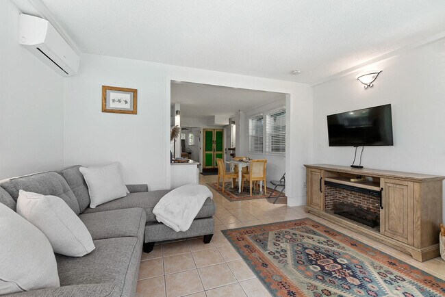 Building Photo - 152 Manresa Rd