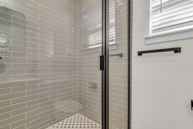 Building Photo - 3440 Bremond St