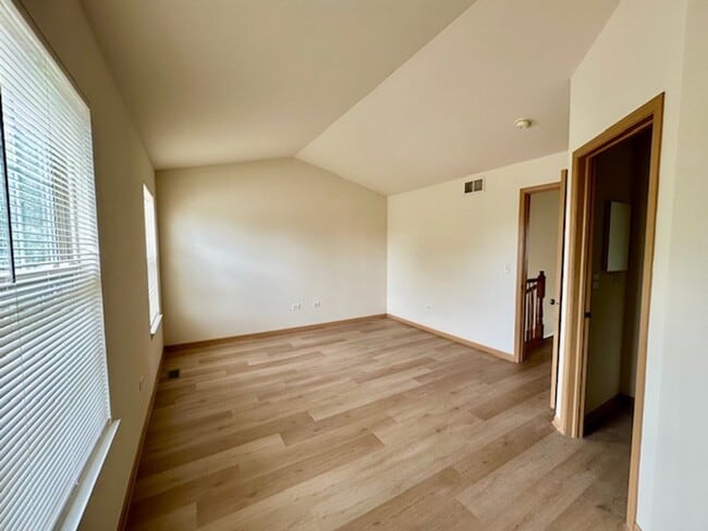 Building Photo - Newly Updated 3 Bedroom 2.5 Baths. One Car...