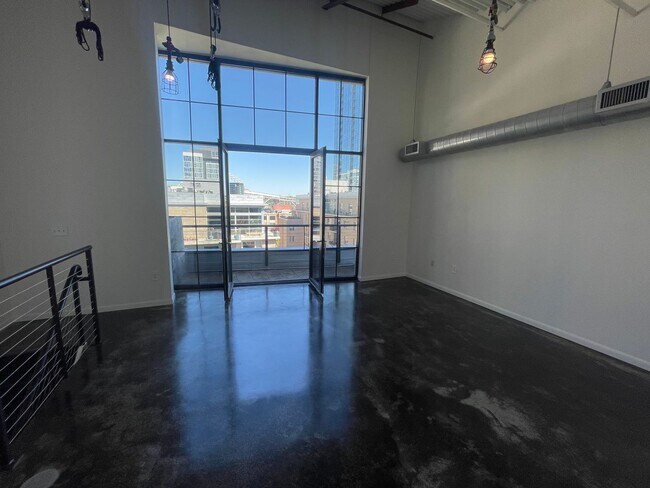 Building Photo - Sleek and Sophisticated: Upscale 1-Bdrm/2b...