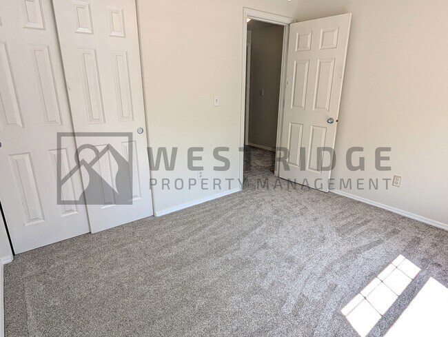 Building Photo - 519 SW 207th Ave