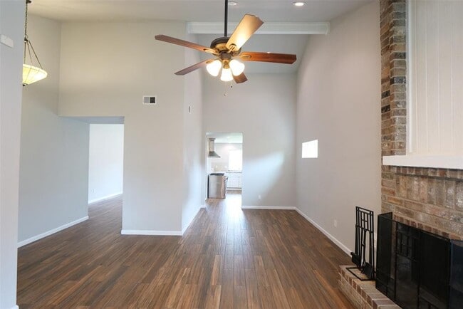 Building Photo - 15311 Mondrian Dr