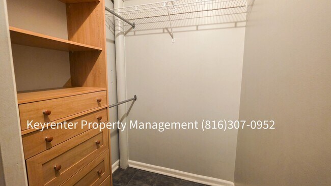 Building Photo - Cozy Downtown Studio | Heart of the City